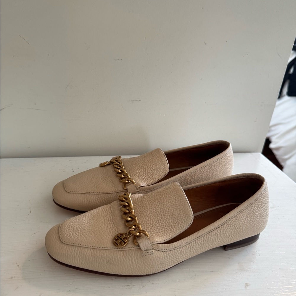 Tory Burch Beige Leather Loafers with Gold Chain
